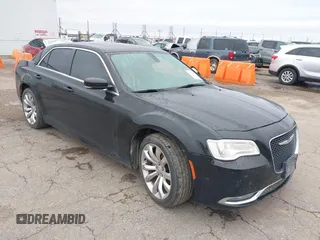 2015 Chrysler 300 Limited z VIN 2C3CCAAG4FH853922, wystawiony jako IAAI lot #42152637 z przebiegiem 181 186 mil mil oraz . Historia ofert i sprzedaży dostępna na DreamBid. Obrazek 1.