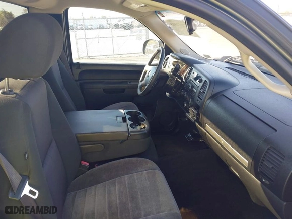 2011 Chevrolet Silverado 1500 LT with VIN 1GCNKSE09BF188909, listed as a IAAI auction lot 42027508 with 134,655 mi miles. Bid and sale history available at carsss.com. Image 5.