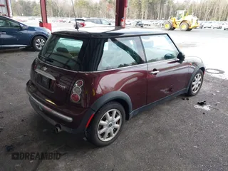 2003 MINI Hardtop с VIN WMWRC33473TC39868, выставлен на аукционе IAAI как лот 41279678 с пробегом 162 005 миль миль и . История ставок и продаж доступна на DreamBid. Изображение 4.
