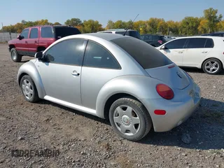 2000 Volkswagen Beetle GLS with VIN 3VWCC21CXYM467201, listed as a IAAI auction lot 40866354 with Not Provided miles and . Bid and sale history available at DreamBid. Image 3.