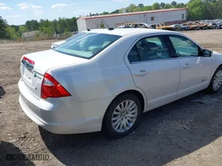 2011 Ford Fusion Hybrid with VIN 3FADP0L33BR116725, listed as a IAAI auction lot 42001023 with 172,845 mi miles. Bid and sale history available at carsss.com. Image 4.