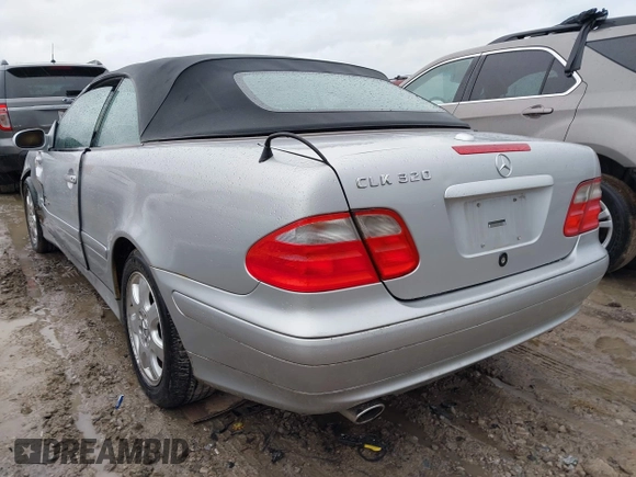 2003 Mercedes-Benz CLK 320 z VIN WDBLK65G33T141954, wystawiony jako IAAI lot #41676472 z przebiegiem 68 041 mil mil oraz . Historia ofert i sprzedaży dostępna na DreamBid. Obrazek 3.