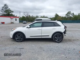 2017 Kia Niro Touring Launch Edition with VIN KNDCC3LC6H5055398, listed as a IAAI auction lot 41654328 with 172,314 mi miles. Bid and sale history available at carsss.com. Image 15.