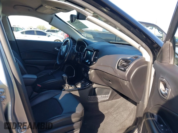 2018 Jeep Compass Latitude with VIN 3C4NJDBB6JT299247, listed as a IAAI auction lot 41591106 with 48,685 mi miles. Bid and sale history available at carsss.com. Image 5.