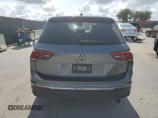2023 Volkswagen Tiguan SE z VIN 3VV3B7AX5PM082280, wystawiony jako Copart lot #59896235 z przebiegiem 21 791 mil mil oraz Szkoda całkowita • Salvage title. Historia ofert i sprzedaży dostępna na DreamBid. Obrazek 6.