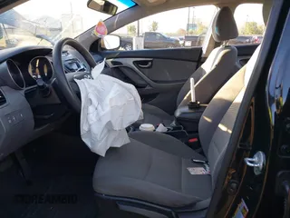 2016 Hyundai Elantra SE z VIN 5NPDH4AE0GH687456, wystawiony jako IAAI lot #41631381 z przebiegiem 122 318 mil mil oraz . Historia ofert i sprzedaży dostępna na DreamBid. Obrazek 5.