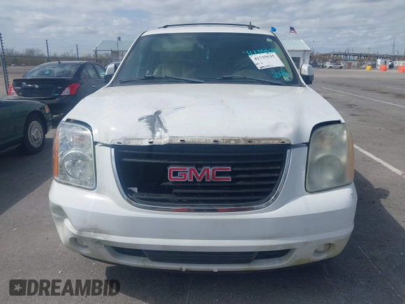 2008 GMC Yukon SLT w/4SB with VIN 1GKFC130X8R101206, listed as a IAAI auction lot 41735535 with 204,958 mi miles. Bid and sale history available at carsss.com. Image 6.