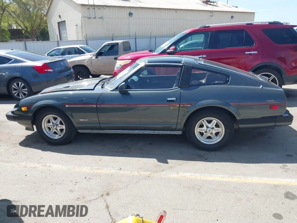 1983 Datsun 280ZX z VIN JN1HZ04S3DX579019, wystawiony jako IAAI lot #41825629 z przebiegiem 136 430 mil mil oraz . Historia ofert i sprzedaży dostępna na DreamBid. Obrazek 14.