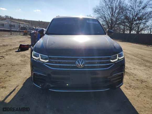 2024 Volkswagen Tiguan SEL R-Line with VIN 3VV4B7AX8RM156427, listed as a Copart auction lot 43564015 with 0 mi miles and Salvage Title. Bid and sale history available at carsss.com. Image 5.