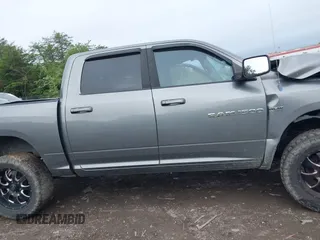 2012 Ram 1500 Sport z VIN 1C6RD7MT2CS108015, wystawiony jako IAAI lot #42093708 z przebiegiem Nie podano mil oraz . Historia ofert i sprzedaży dostępna na DreamBid. Obrazek 10.