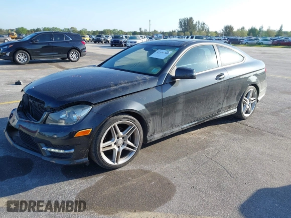 2013 Mercedes-Benz C 250 z VIN WDDGJ4HB5DG085073, wystawiony jako IAAI lot #41696760 z przebiegiem 196 802 mil mil oraz . Historia ofert i sprzedaży dostępna na DreamBid. Obrazek 2.