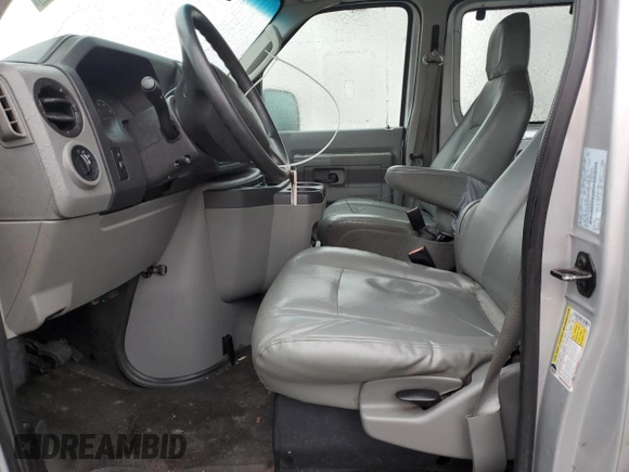 2009 Ford Econoline Passenger XL with VIN 1FBSS31L29DA36439, listed as a Copart auction lot 44384085 with 203,939 mi miles and Salvage title. Bid and sale history available at DreamBid. Image 7.