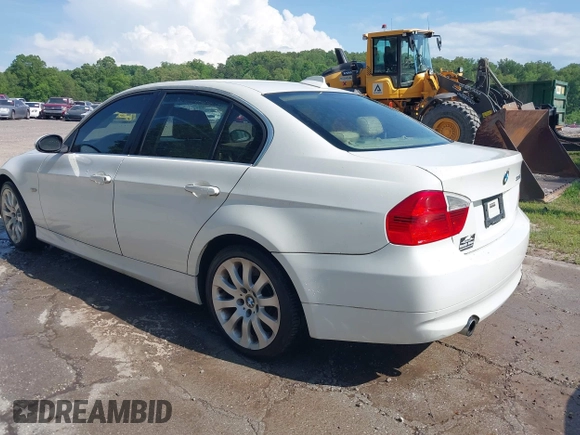 2007 BMW 3 Series 335i z VIN WBAVB73597VF54067, wystawiony jako IAAI lot #42139302 z przebiegiem Nie podano mil oraz . Historia ofert i sprzedaży dostępna na DreamBid. Obrazek 3.