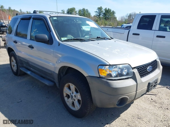 2006 Ford Escape XLT with VIN 1FMYU93146KA41949, listed as a IAAI auction lot 42103938 with 138,902 mi miles. Bid and sale history available at carsss.com. Image 1.