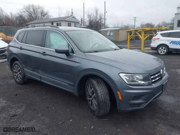 2020 Volkswagen Tiguan SE with VIN 3VV3B7AX0LM086621, listed as a IAAI auction lot 41941639 with 86,732 mi miles. Bid and sale history available at carsss.com. Image 1.