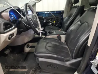 2017 Chrysler Pacifica Limited with VIN 2C4RC1GG7HR812727, listed as a Copart auction lot 63574525 with 172,424 mi miles and Clean title. Bid and sale history available at DreamBid. Image 7.