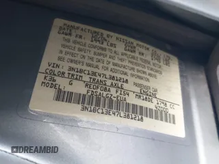 2007 Nissan Versa SL z VIN 3N1BC13E47L381218, wystawiony jako IAAI lot #41454515 z przebiegiem 137 264 mil mil oraz . Historia ofert i sprzedaży dostępna na DreamBid. Obrazek 9.
