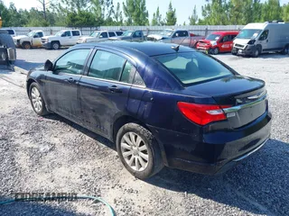 2012 Chrysler 200 Touring z VIN 1C3CCBBB1CN172726, wystawiony jako IAAI lot #42157617 z przebiegiem 198 765 mil mil oraz . Historia ofert i sprzedaży dostępna na DreamBid. Obrazek 3.