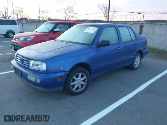 1998 Volkswagen Jetta TDI z VIN 3VWRF81HXWM156283, wystawiony jako IAAI lot #41764895 z przebiegiem 213 764 mil mil oraz . Historia ofert i sprzedaży dostępna na DreamBid. Obrazek 2.