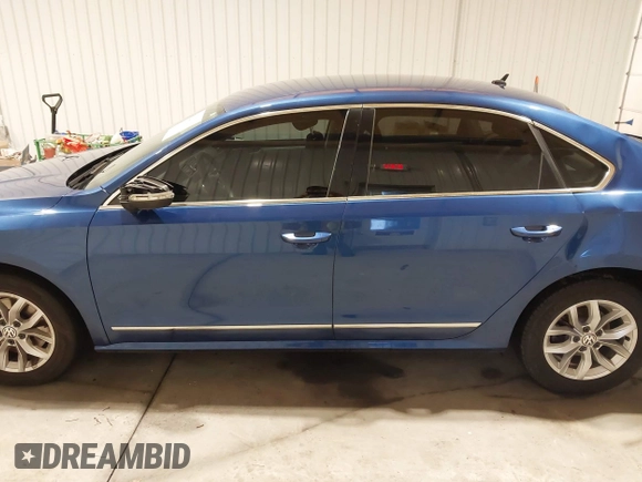 2017 Volkswagen Passat S z VIN 1VWAT7A38HC013602, wystawiony jako IAAI lot #41218616 z przebiegiem 77 497 mil mil oraz . Historia ofert i sprzedaży dostępna na DreamBid. Obrazek 14.