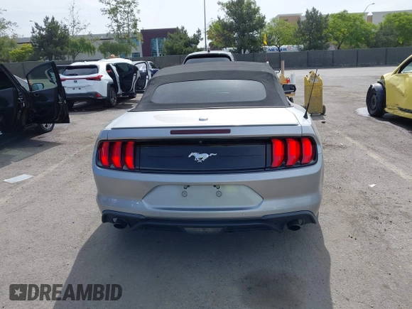 2020 Ford Mustang EcoBoost z VIN 1FATP8UH6L5131602, wystawiony jako IAAI lot #42228919 z przebiegiem 82 807 mil mil oraz . Historia ofert i sprzedaży dostępna na DreamBid. Obrazek 17.