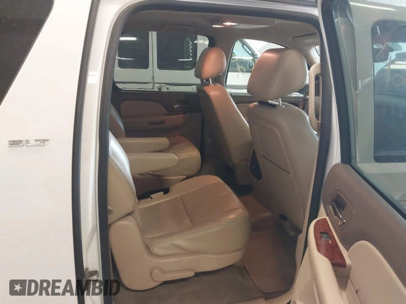 2013 GMC Yukon XL SLT with VIN 1GKS2KE70DR273126, listed as a IAAI auction lot 42147902 with 233,032 mi miles. Bid and sale history available at carsss.com. Image 8.