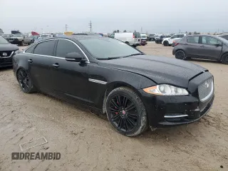 2014 Jaguar XJ Portfolio z VIN SAJWA2GZ2E8V64993, wystawiony jako Copart lot #88774965 z przebiegiem Nie podano mil oraz Szkoda całkowita • Salvage title. Historia ofert i sprzedaży dostępna na DreamBid. Obrazek 4.