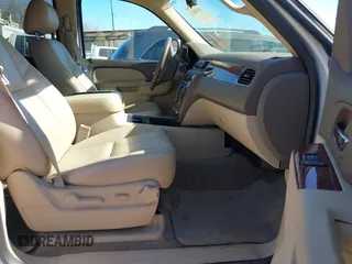 2011 Chevrolet Suburban LT with VIN 1GNSCJE07BR342646, listed as a IAAI auction lot 41698811 with 118,856 mi miles. Bid and sale history available at carsss.com. Image 5.