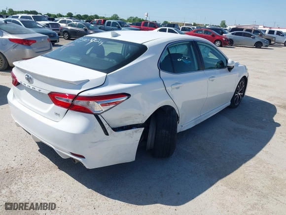 2020 Toyota Camry SE with VIN 4T1G11AK5LU930924, listed as a IAAI auction lot 41821405 with 89,554 mi miles. Bid and sale history available at carsss.com. Image 4.