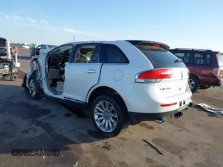 2014 Lincoln MKX with VIN 2LMDJ8JK4EBL10770, listed as a IAAI auction lot 40694091 with 106,354 mi miles. Bid and sale history available at carsss.com. Image 3.