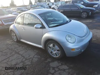 2004 Volkswagen New Beetle Coupe GLS with VIN 3VWCK31C84M415021, listed as a Copart auction lot 88131025 with 277,725 mi miles and Salvage Title. Bid and sale history available at carsss.com. Image 4.