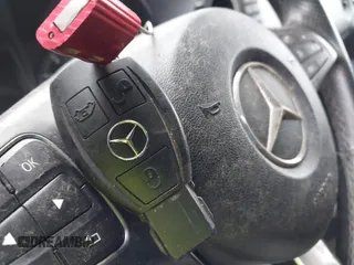 2017 Mercedes-Benz Metris Passenger z VIN WD4PG2EE0H3306061, wystawiony jako IAAI lot #40708071 z przebiegiem 130 873 mil mil oraz . Historia ofert i sprzedaży dostępna na DreamBid. Obrazek 11.