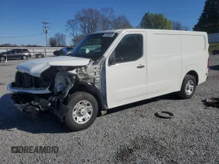2018 Nissan NV Cargo S z VIN 1N6BF0KM2JN809217, wystawiony jako Copart lot #49705585 z przebiegiem Nie podano mil oraz Szkoda całkowita • Salvage title. Historia ofert i sprzedaży dostępna na DreamBid. Obrazek 1.