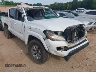 2017 Toyota Tacoma SR5 z VIN 5TFAZ5CN9HX040563, wystawiony jako IAAI lot #42274119 z przebiegiem 244 422 mil mil oraz . Historia ofert i sprzedaży dostępna na DreamBid. Obrazek 6.