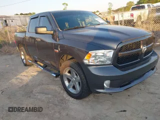 2015 Ram 1500 Express z VIN 1C6RR6KT8FS542426, wystawiony jako IAAI lot #42023923 z przebiegiem 135 580 mil mil oraz . Historia ofert i sprzedaży dostępna na DreamBid. Obrazek 1.
