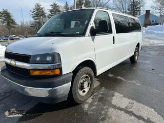 2020 Chevrolet Express Passenger LT z VIN 1GAZGPFP7L1268177, wystawiony jako Copart lot #47035385 z przebiegiem 182 252 mil mil oraz Tytuł czysty. Historia ofert i sprzedaży dostępna na DreamBid. Obrazek 1.