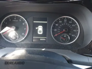 2022 Kia K5 GT-Line z VIN 5XXG64J22NG150511, wystawiony jako IAAI lot #42062735 z przebiegiem 32 223 mil mil oraz . Historia ofert i sprzedaży dostępna na DreamBid. Obrazek 7.