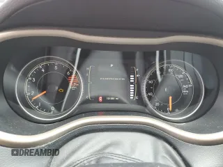 2017 Jeep Cherokee Latitude z VIN 1C4PJMCB0HW621263, wystawiony jako Copart lot #61796305 z przebiegiem 101 991 mil mil oraz Szkoda całkowita • Salvage title. Historia ofert i sprzedaży dostępna na DreamBid. Obrazek 9.
