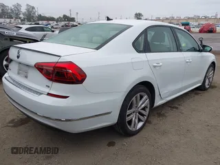 2019 Volkswagen Passat Wolfsburg Edition z VIN 1VWLA7A38KC004758, wystawiony jako IAAI lot #42404110 z przebiegiem 71 694 mil mil oraz . Historia ofert i sprzedaży dostępna na DreamBid. Obrazek 4.