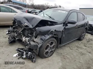 2018 Alfa Romeo Stelvio Sport z VIN ZASFAKPNXJ7B90958, wystawiony jako Copart lot #46043215 z przebiegiem Nie podano mil oraz Szkody całkowita. Historia ofert i sprzedaży dostępna na DreamBid. Obrazek 1.