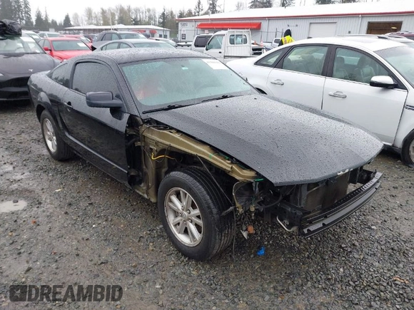2007 Ford Mustang Deluxe with VIN 1ZVFT80N275285564, listed as a IAAI auction lot 41980104 with 111,665 mi miles. Bid and sale history available at carsss.com. Image 1.