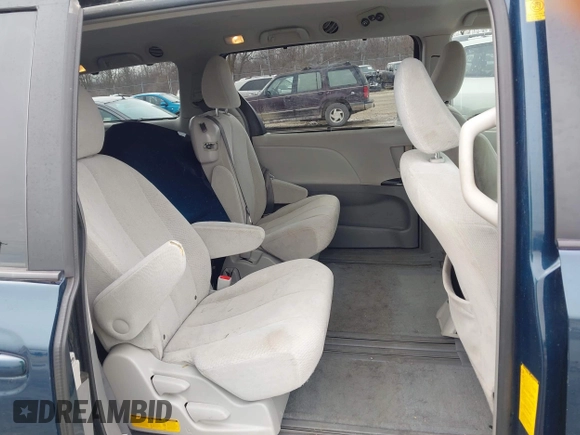 2011 Toyota Sienna LE AAS with VIN 5TDKK3DC4BS094456, listed as a IAAI auction lot 41956894 with 176,882 mi miles. Bid and sale history available at carsss.com. Image 8.