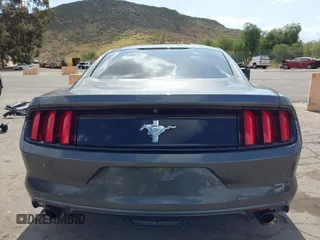 2017 Ford Mustang V6 z VIN 1FA6P8AM8H5336232, wystawiony jako IAAI lot #42089034 z przebiegiem 72 257 mil mil oraz . Historia ofert i sprzedaży dostępna na DreamBid. Obrazek 16.