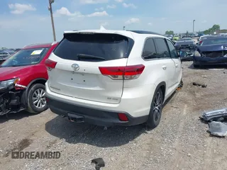 2018 Toyota Highlander SE z VIN 5TDJZRFH2JS547586, wystawiony jako IAAI lot #42219473 z przebiegiem 93 873 mil mil oraz . Historia ofert i sprzedaży dostępna na DreamBid. Obrazek 4.