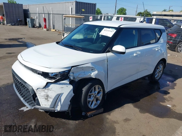 2024 Kia Soul S with VIN KNDJ23AU7R7227529, listed as a IAAI auction lot 42233767 with 28,410 mi miles and . Bid and sale history available at DreamBid. Image 2.