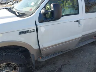 2002 Ford Excursion Limited z VIN 1FMNU43S32ED21966, wystawiony jako IAAI lot #41395015 z przebiegiem 224 696 mil mil oraz . Historia ofert i sprzedaży dostępna na DreamBid. Obrazek 17.