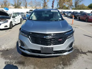 2024 Chevrolet Equinox RS z VIN 3GNAXMEGXRS203536, wystawiony jako Copart lot #74401824 z przebiegiem 3 841 mil mil oraz Czysty tytuł • Clean title. Historia ofert i sprzedaży dostępna na DreamBid. Obrazek 5.