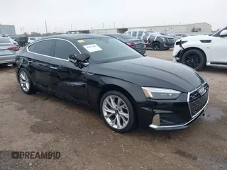 2023 Audi A5 Sportback Premium z VIN WAUABCF5XPA026271, wystawiony jako IAAI lot #40957089 z przebiegiem 39 667 mil mil oraz . Historia ofert i sprzedaży dostępna na DreamBid. Obrazek 1.