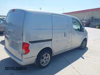 2013 Nissan NV200 SV z VIN 3N6CM0KN8DK690795, wystawiony jako IAAI lot #42254323 z przebiegiem 154 092 mil mil oraz . Historia ofert i sprzedaży dostępna na DreamBid. Obrazek 4.