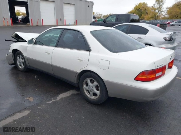 1999 Lexus ES 300 Luxury Sport Sdn with VIN JT8BF28G8X5056431, listed as a IAAI auction lot 40831933 with 222,187 mi miles. Bid and sale history available at carsss.com. Image 3.